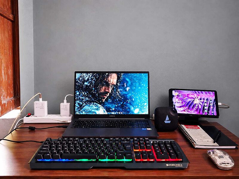 Minimalist Desk Setup: How to Create a Clean & Clutter-Free Workspace